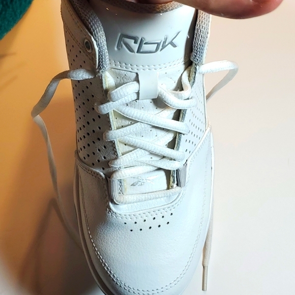 Reebok sneakers 6 1/2 Excellent condition like new - Picture 10 of 17